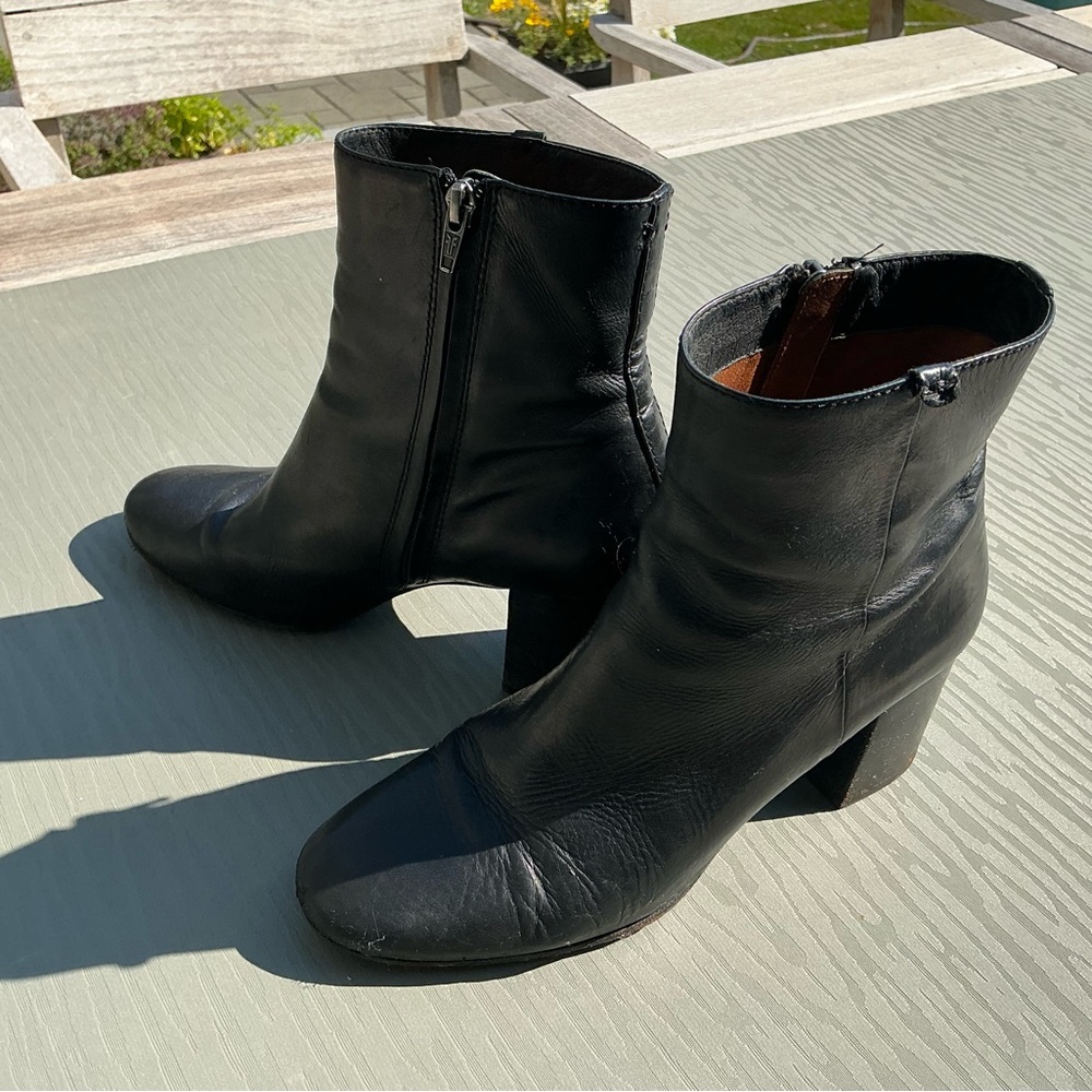 FRYE AND CO. Sleek Black Leather Heeled Boots
